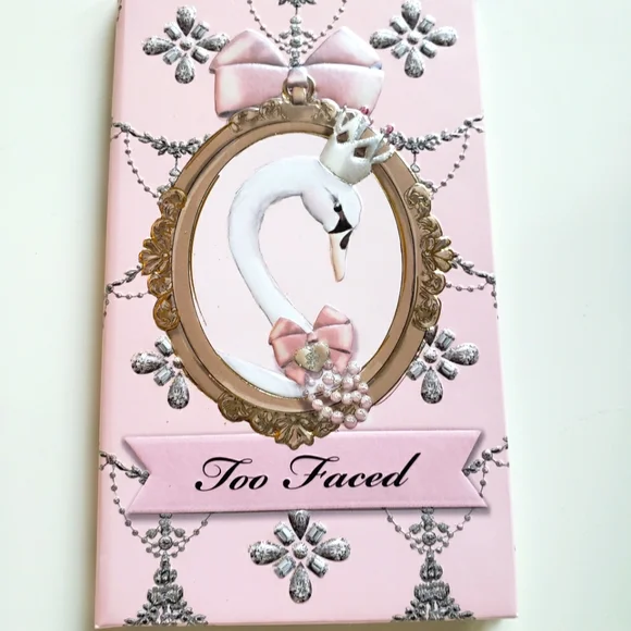 Too Faced Enchanted Wonderland eyeshadow collection - Picture 1 of 13